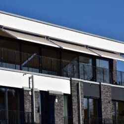 Drei VDH-Schwebemakrisen Dachterrassen-Beschattung mit VDH-Schwebemarkisen (markilux pergola-markise)
